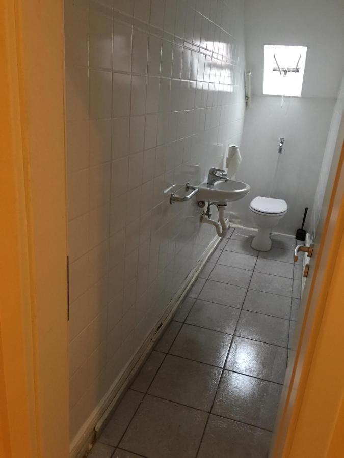 Zimmer Im Dachgeschoss Kaiserslautern Exterior foto